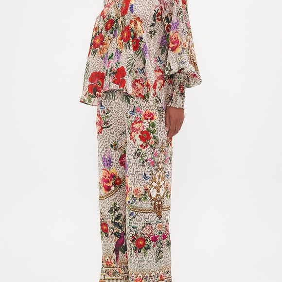 Camilla Shirred Cuff Blouse
Leos Bouquet silk - Picture 3 of 10